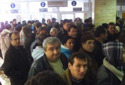 Amendă pentru cozile de la ghișeu